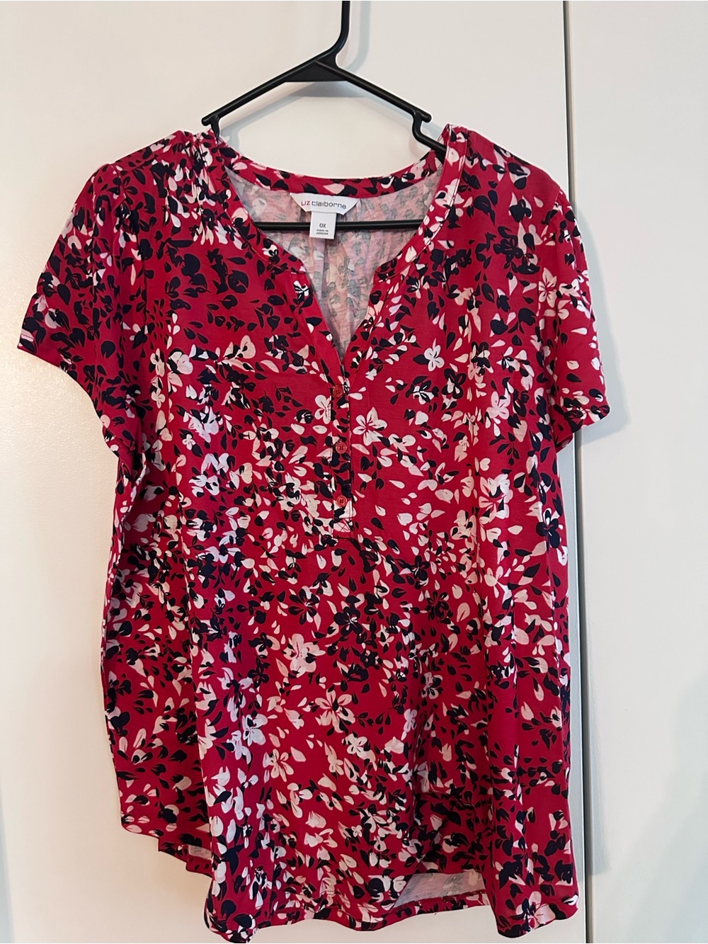 Liz Claiborne Red Floral V‑Neck Short Sleeve Blouse - Picture 1 of 3